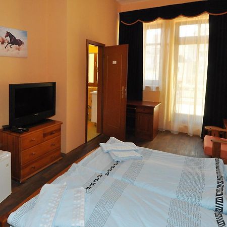 Hotel U Radnice Лоуни Номер фото