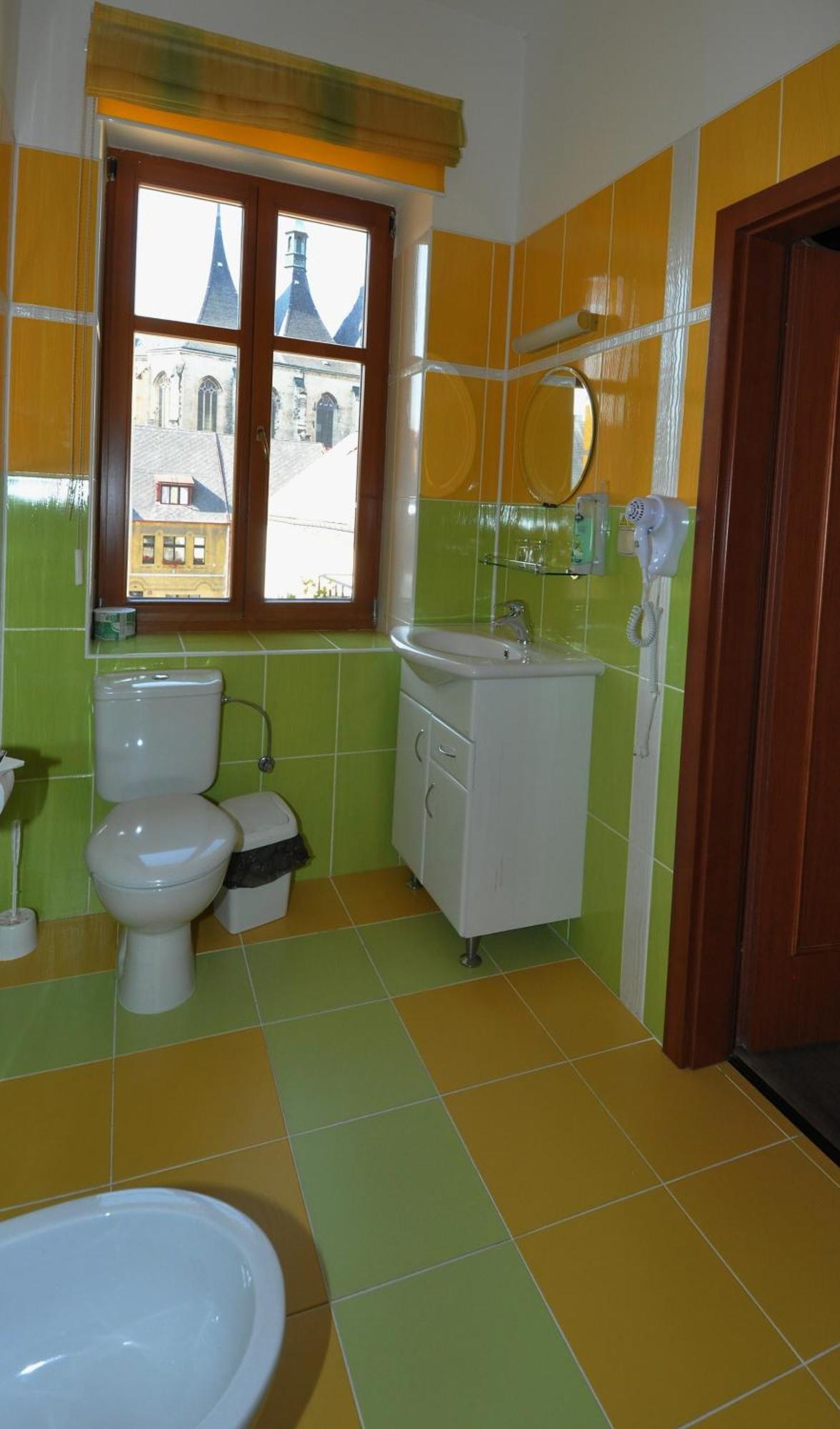 Hotel U Radnice Лоуни Экстерьер фото