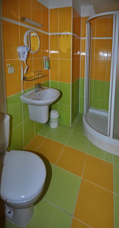 Hotel U Radnice Лоуни Экстерьер фото