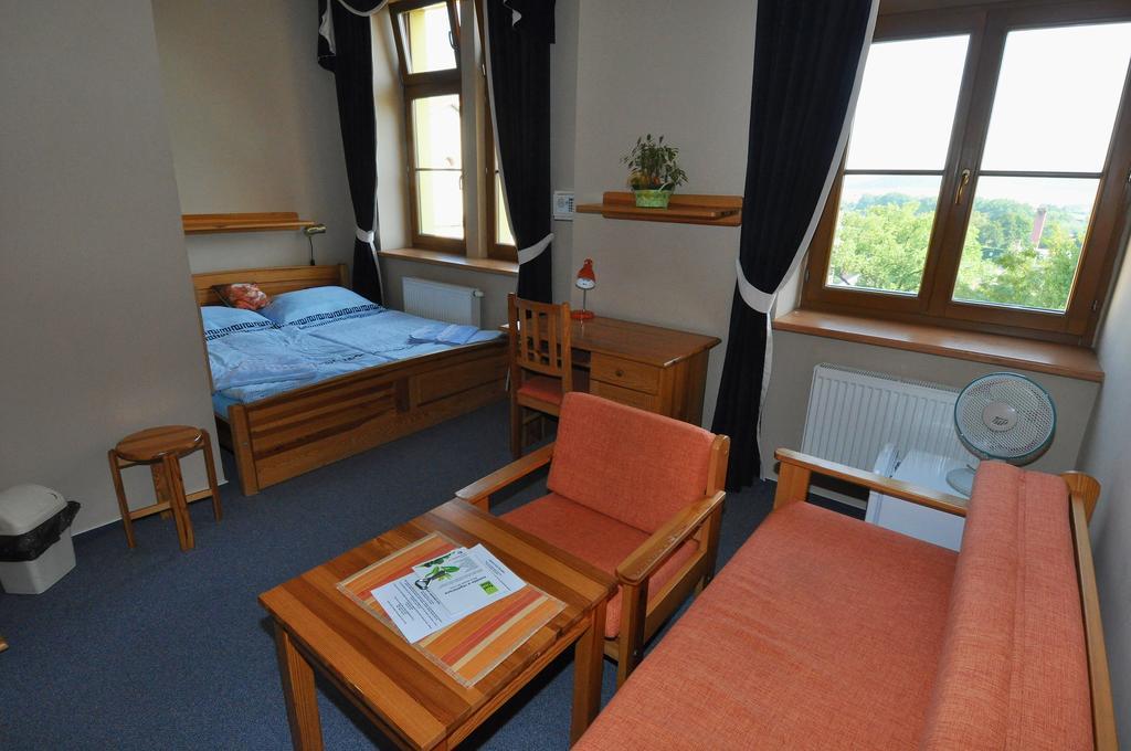 Hotel U Radnice Лоуни Экстерьер фото