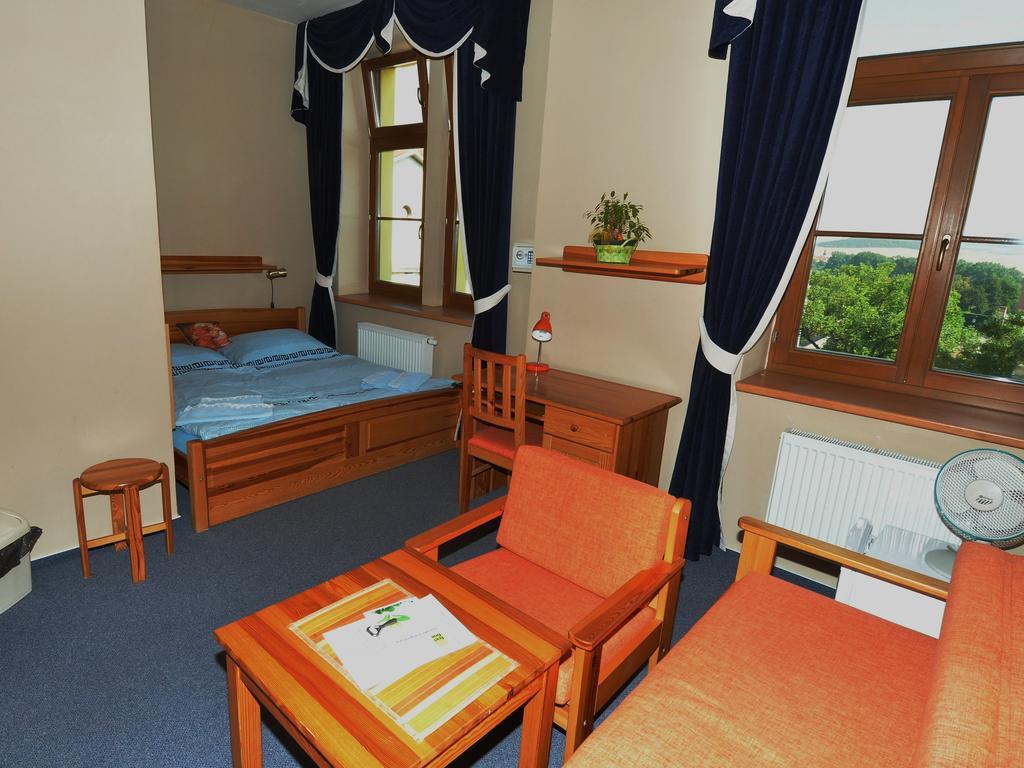 Hotel U Radnice Лоуни Экстерьер фото