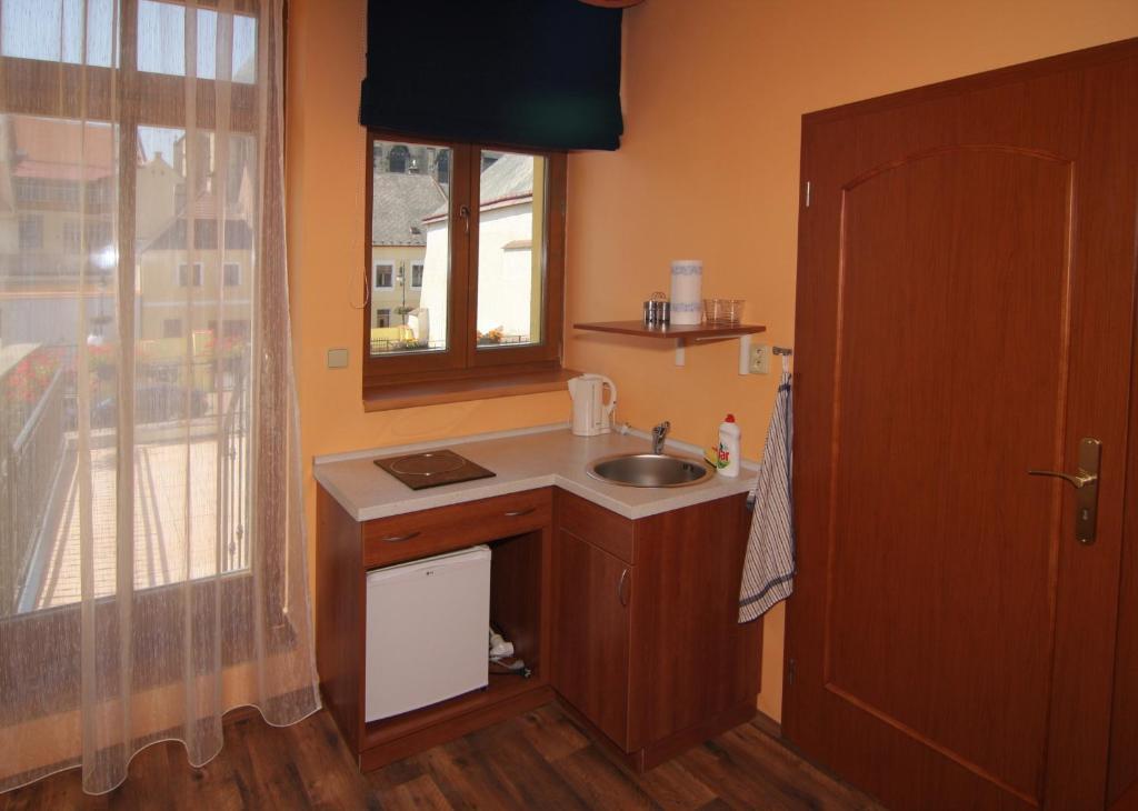Hotel U Radnice Лоуни Номер фото