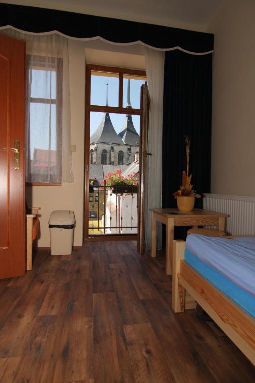 Hotel U Radnice Лоуни Номер фото