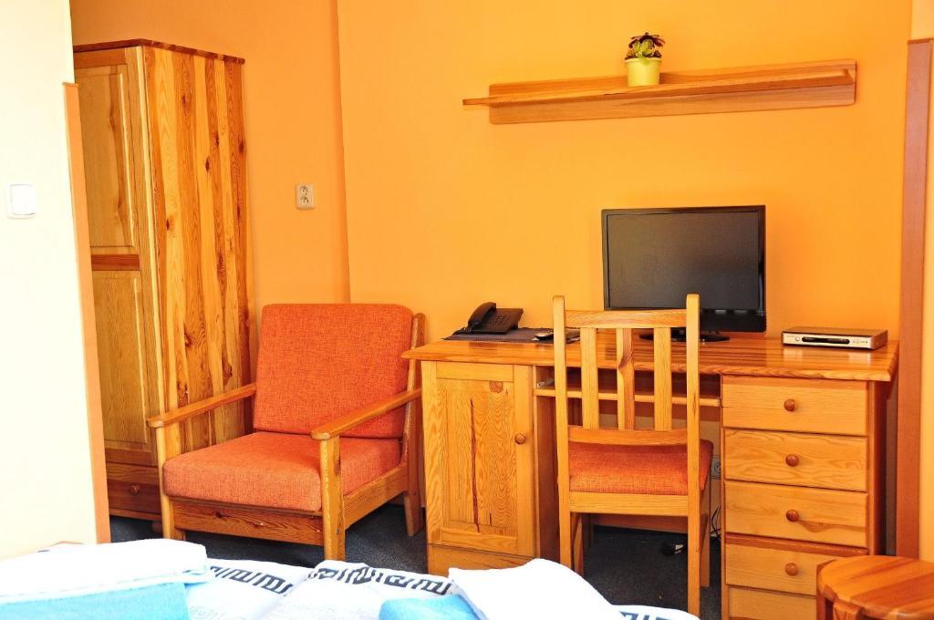 Hotel U Radnice Лоуни Номер фото