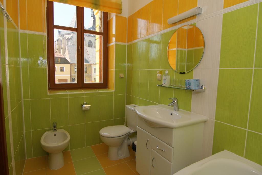 Hotel U Radnice Лоуни Экстерьер фото